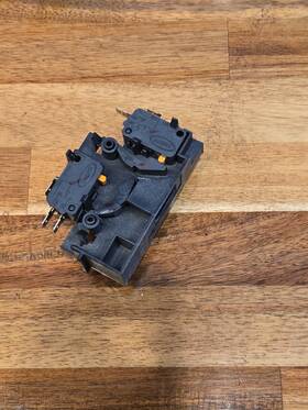 De61-01227a Samsung Latch Body Right With Switches