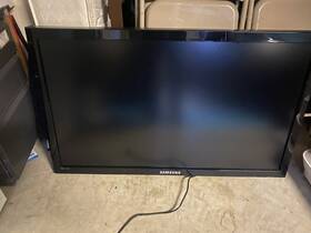 Un43ls003 Samsung 43 Inch Tv. Mounting Attachment Not Included