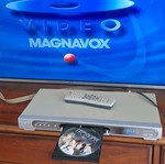 Dvd Player Magnavox MDV456/17 Progressive Scan,remote And Aux. Cable Incl. Works. Fixed Price $26.00.